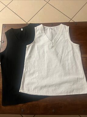 Chigant Classic V-Neck Sleeveless Tops — White & Black Set